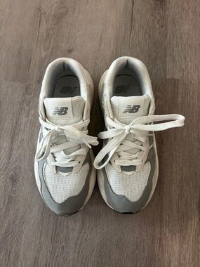 New Balance White and Gray Women's Running Sneakers